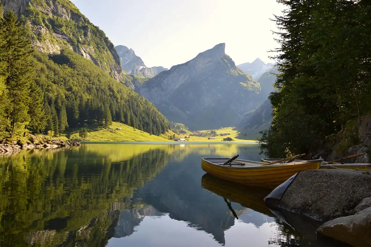 A peaceful natural scene supporting calm and reflection